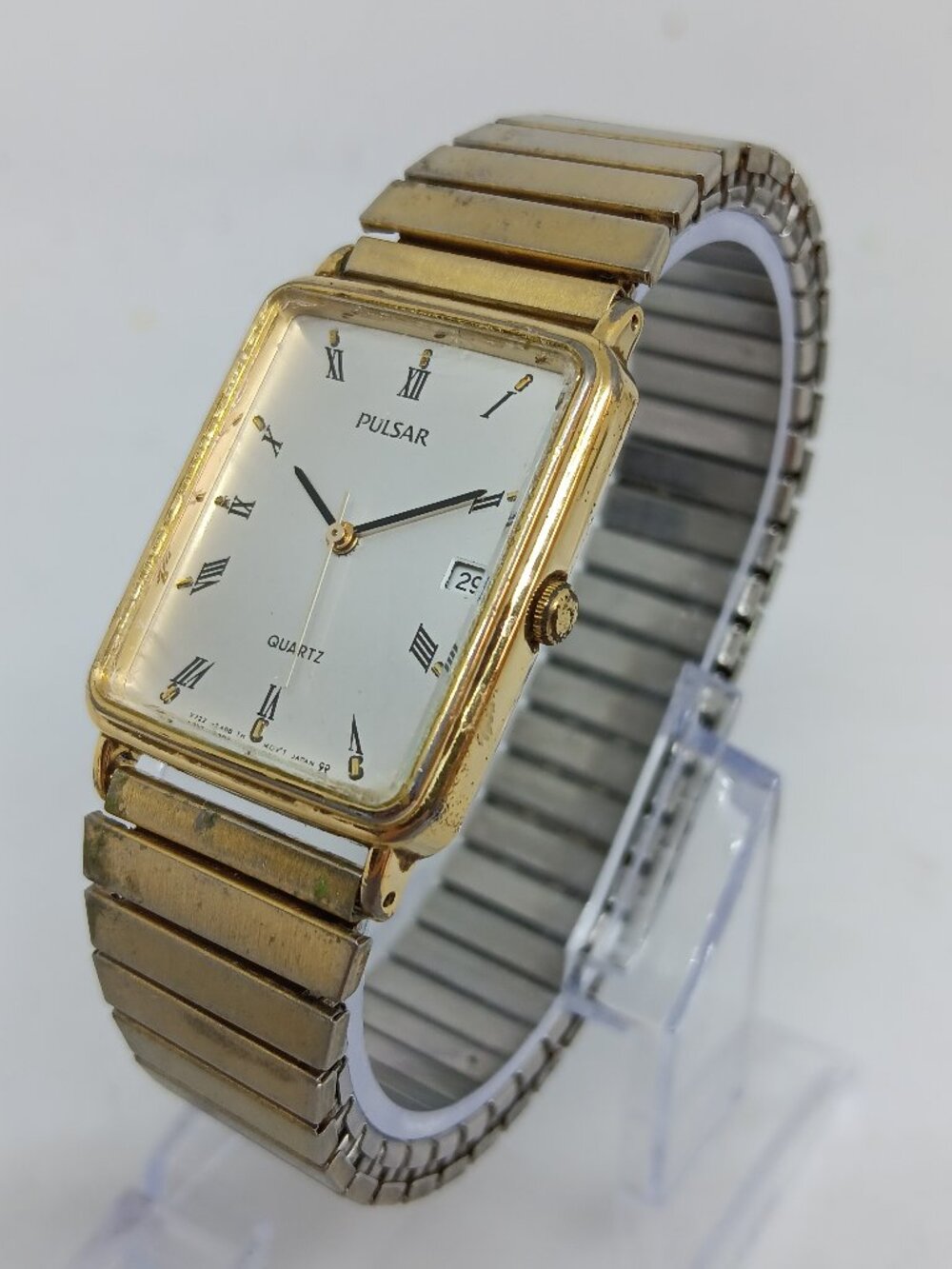 VINTAGE 1988 Pulsar V322-5300 Women's 25 mm x 30 mm Gold Tone Quartz Tank Watch